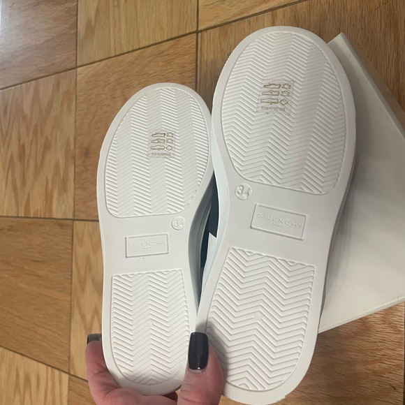 Big Girls Givenchy Sneaker size 34 - Picture 3 of 6